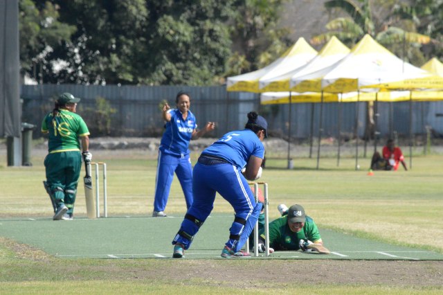 Cricket photo 2015 women